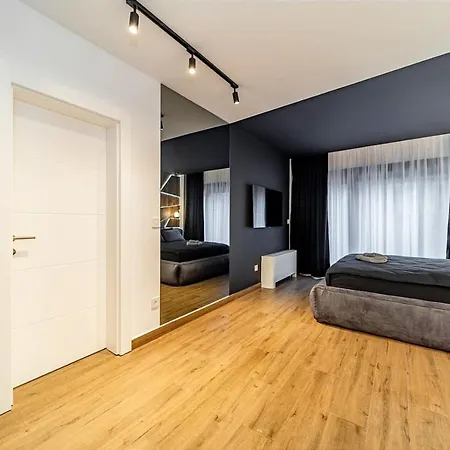 Dark Nest 1 Apartment *
